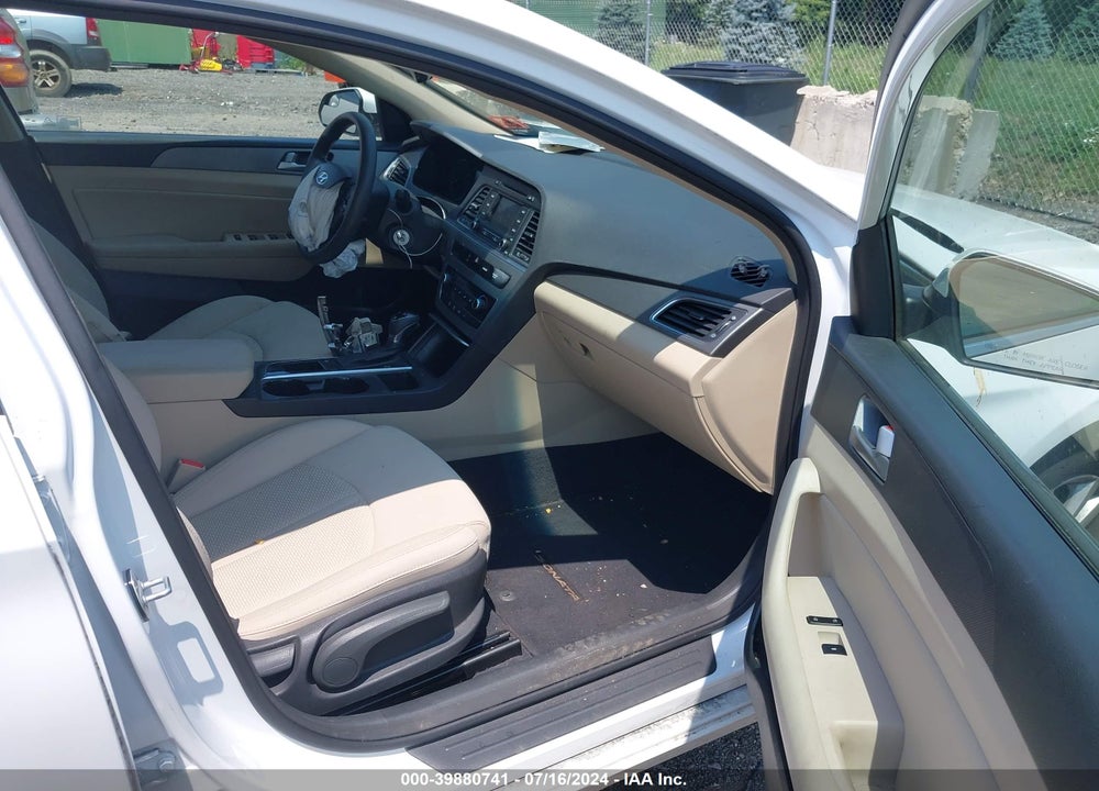 2015 HYUNDAI SONATA SE VIN: 5NPE24AF8FH213218