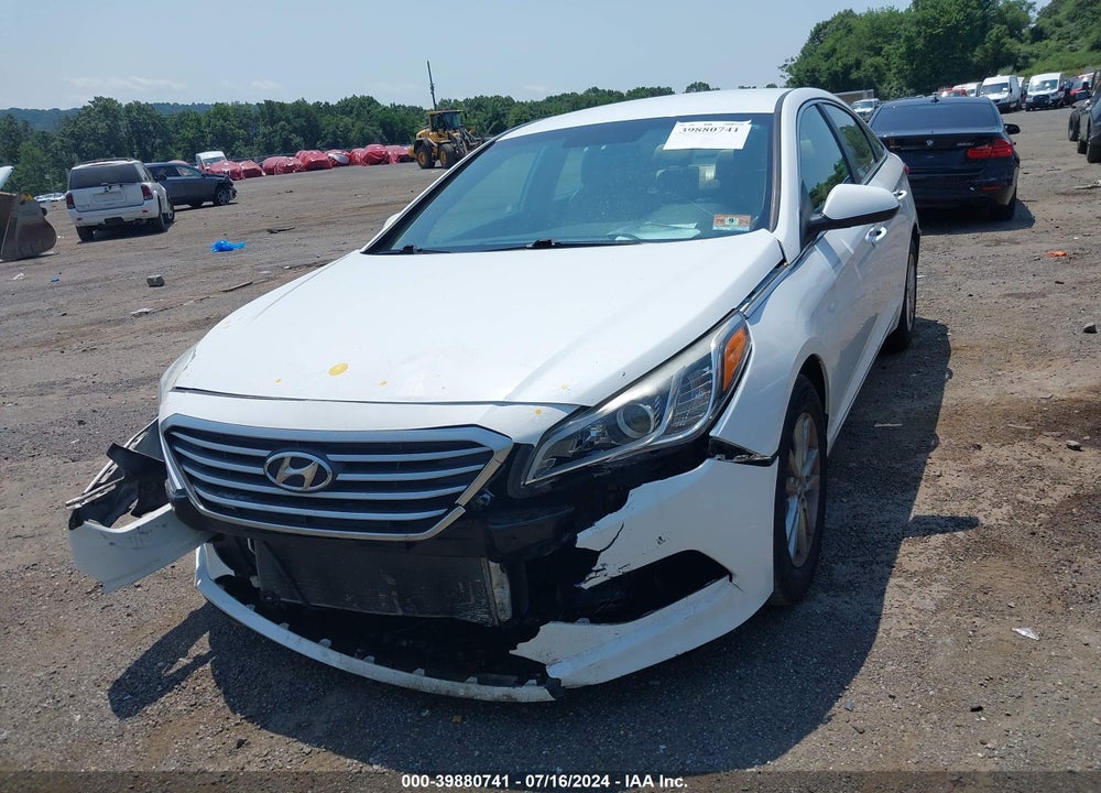 2015 HYUNDAI SONATA SE VIN: 5NPE24AF8FH213218