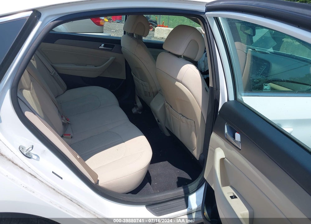 2015 HYUNDAI SONATA SE VIN: 5NPE24AF8FH213218
