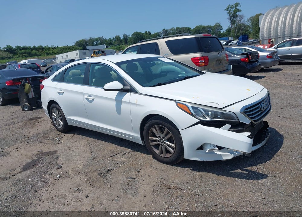 2015 HYUNDAI SONATA SE VIN: 5NPE24AF8FH213218