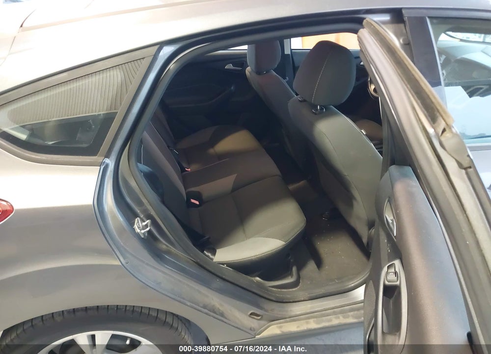 2014 FORD FOCUS SE VIN: 1FADP3K25EL324585