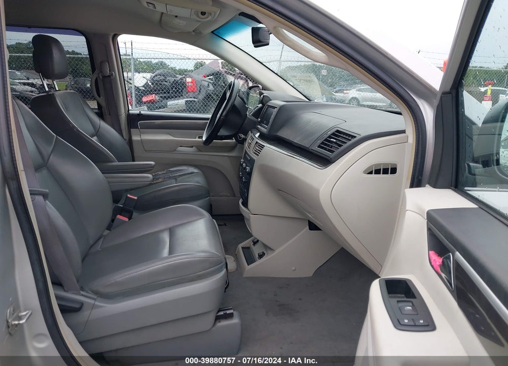 2010 VOLKSWAGEN ROUTAN SE VIN: 2V4RW3D14AR295904