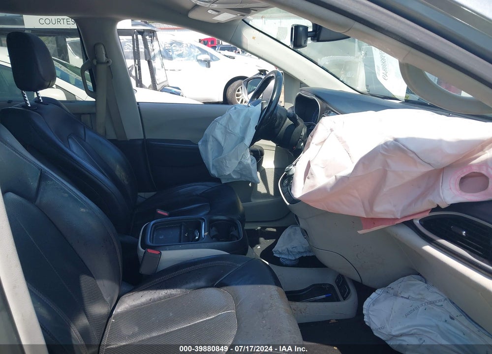 2019 CHRYSLER PACIFICA TOURING L VIN: 2C4RC1BG8KR704809