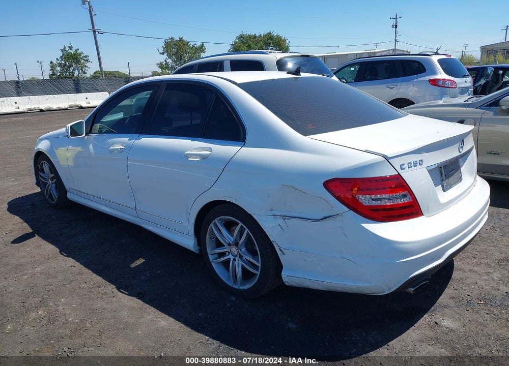 2013 MERCEDES-BENZ C 250 LUXURY/SPORT VIN: WDDGF4HB4DR298831