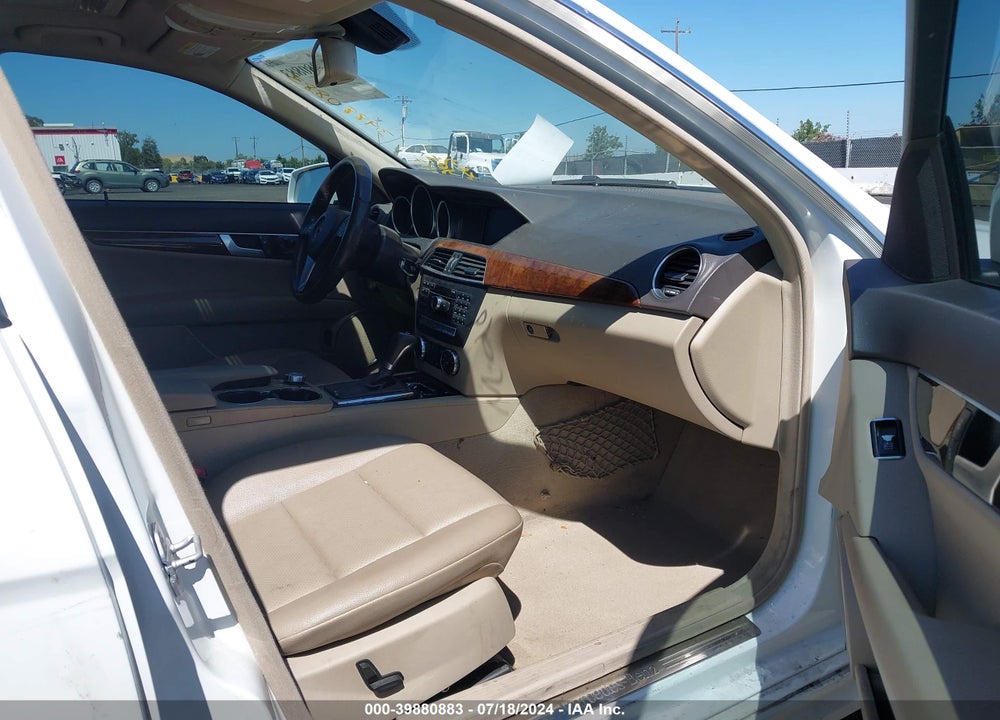 2013 MERCEDES-BENZ C 250 LUXURY/SPORT VIN: WDDGF4HB4DR298831