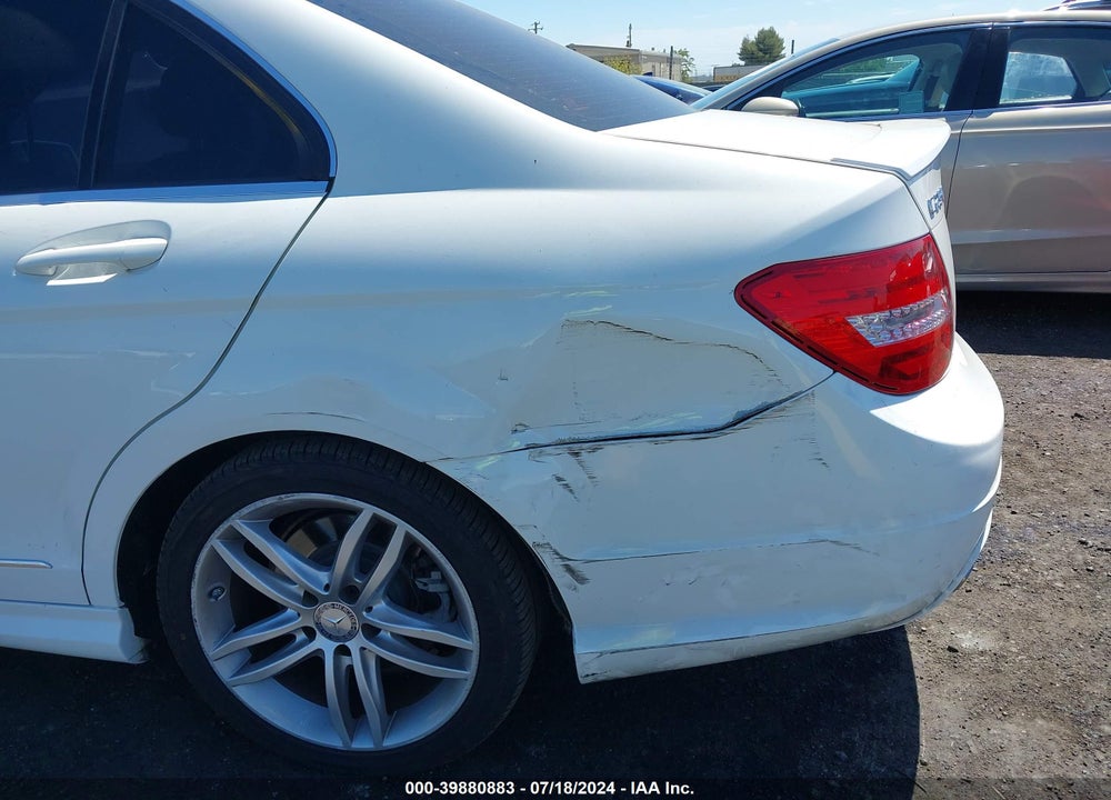 2013 MERCEDES-BENZ C 250 LUXURY/SPORT VIN: WDDGF4HB4DR298831