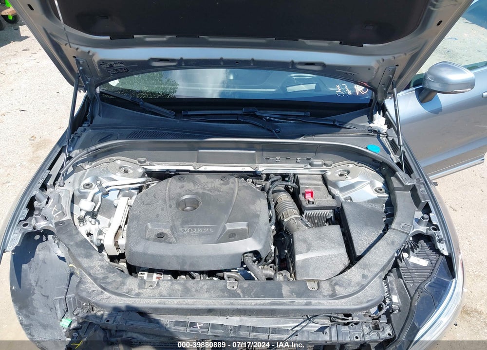 2018 VOLVO XC60 T6 INSCRIPTION VIN: LYVA22RL0JB117590