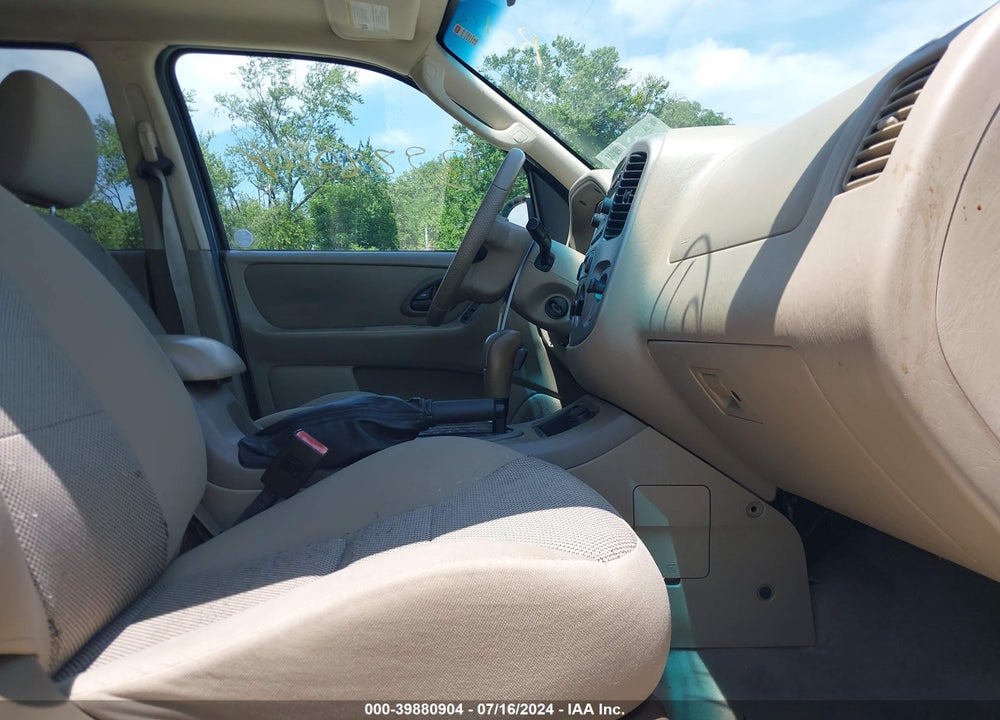 2005 FORD ESCAPE XLT VIN: 1FMYU93195KA02921