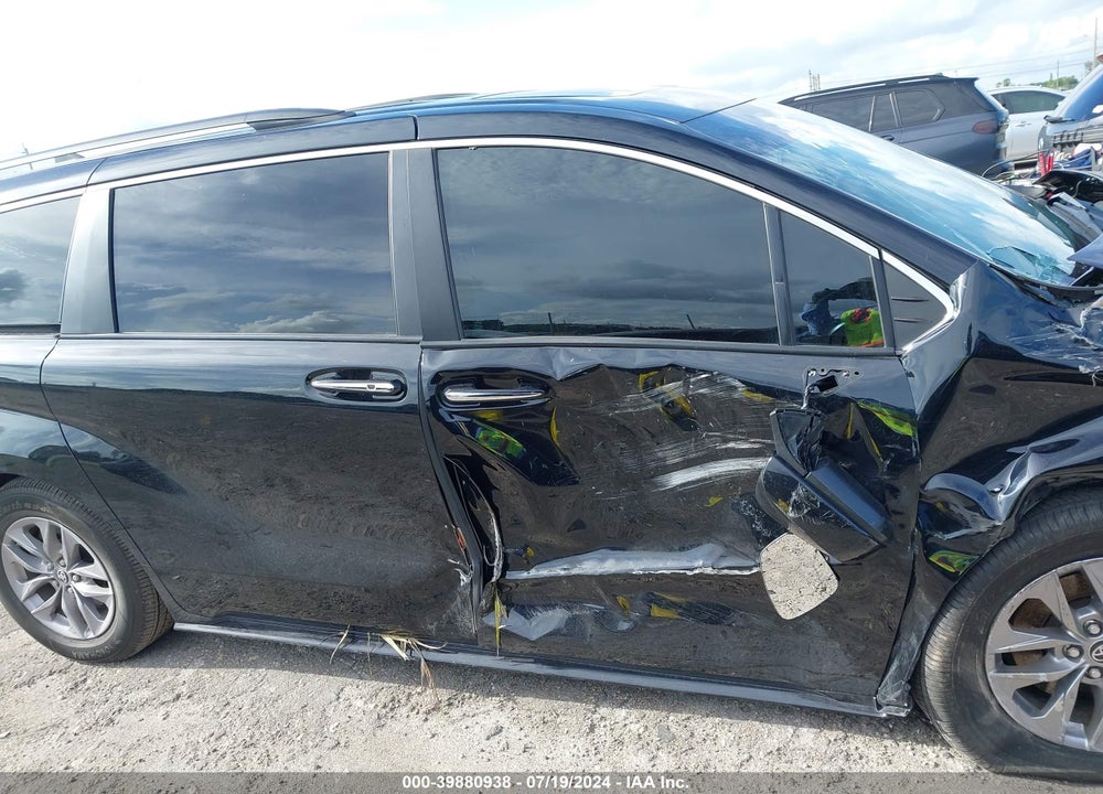 2022 TOYOTA SIENNA XLE VIN: 5TDYRKEC0NS107867