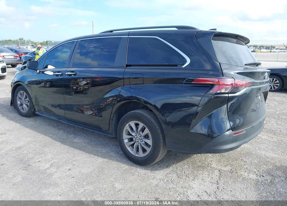 2022 TOYOTA SIENNA XLE VIN: 5TDYRKEC0NS107867