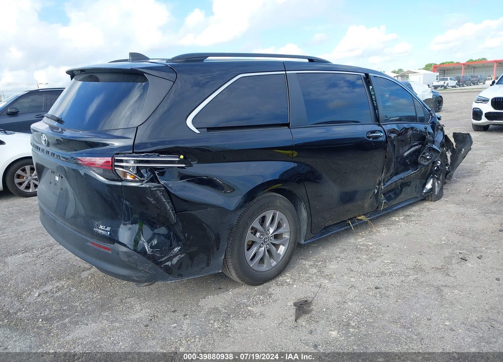 2022 TOYOTA SIENNA XLE VIN: 5TDYRKEC0NS107867
