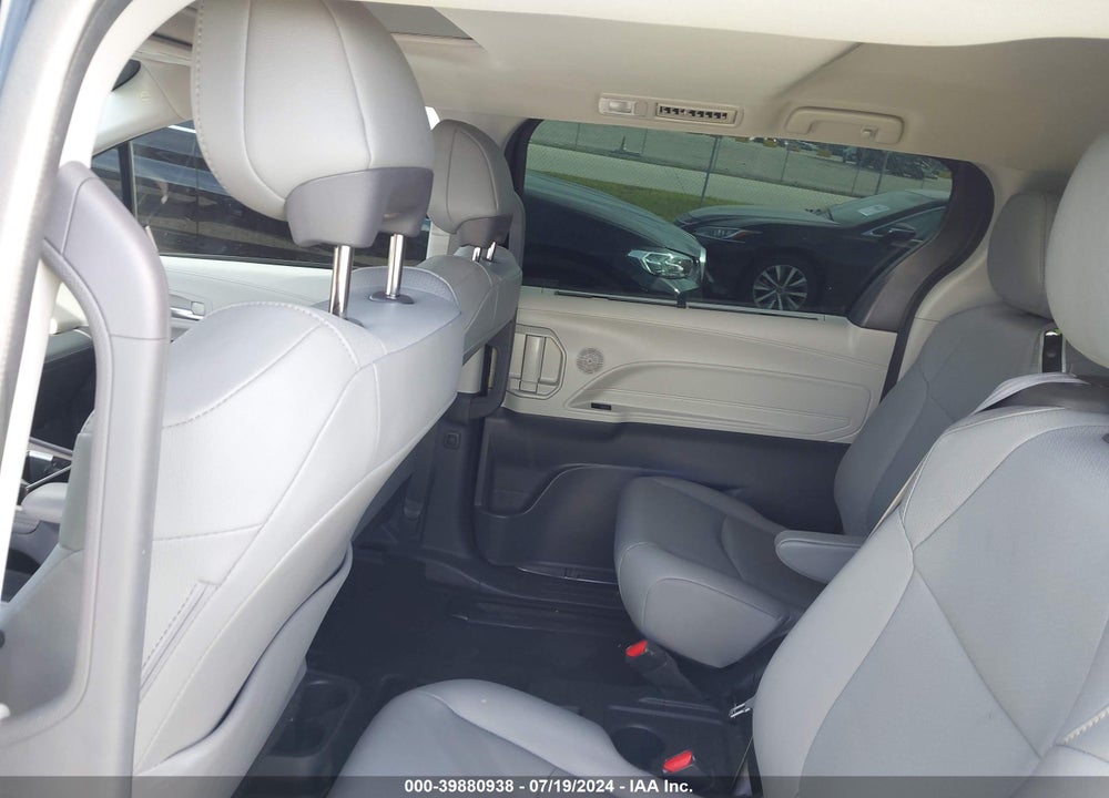 2022 TOYOTA SIENNA XLE VIN: 5TDYRKEC0NS107867