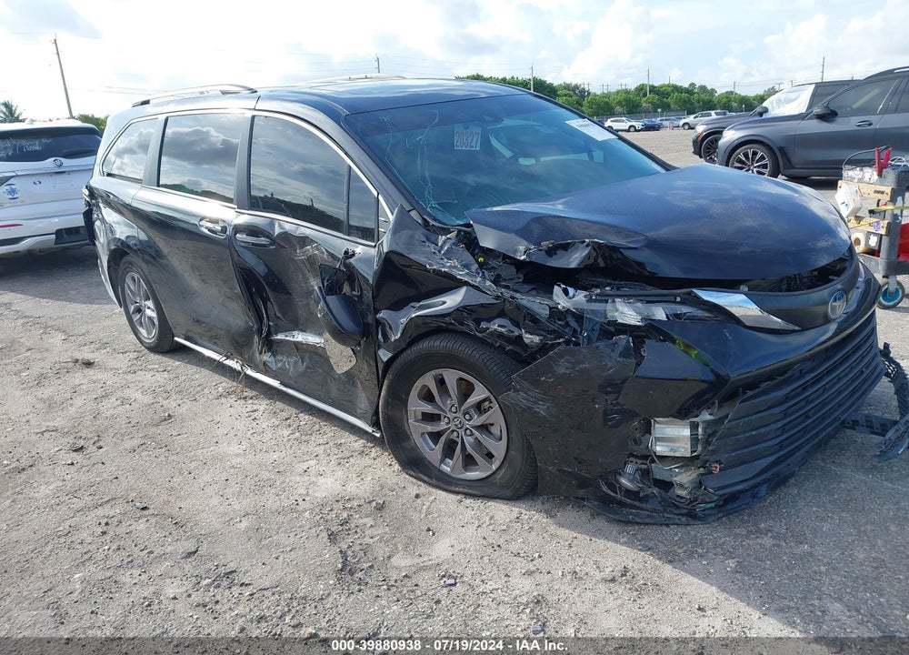 2022 TOYOTA SIENNA XLE VIN: 5TDYRKEC0NS107867