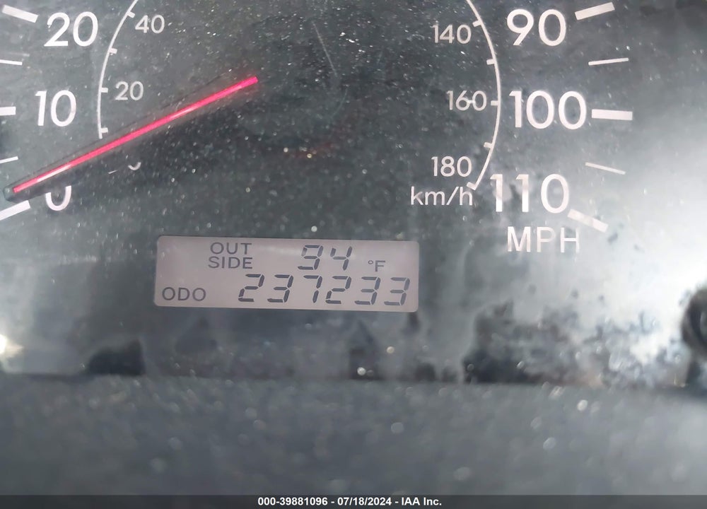 2005 TOYOTA COROLLA LE VIN: JTDBR32E152065377