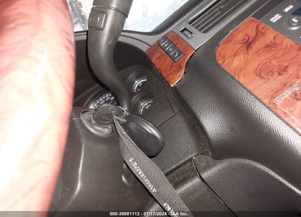 2014 CHEVROLET SUBURBAN 1500 LT VIN: 1GNSCJE07ER104283