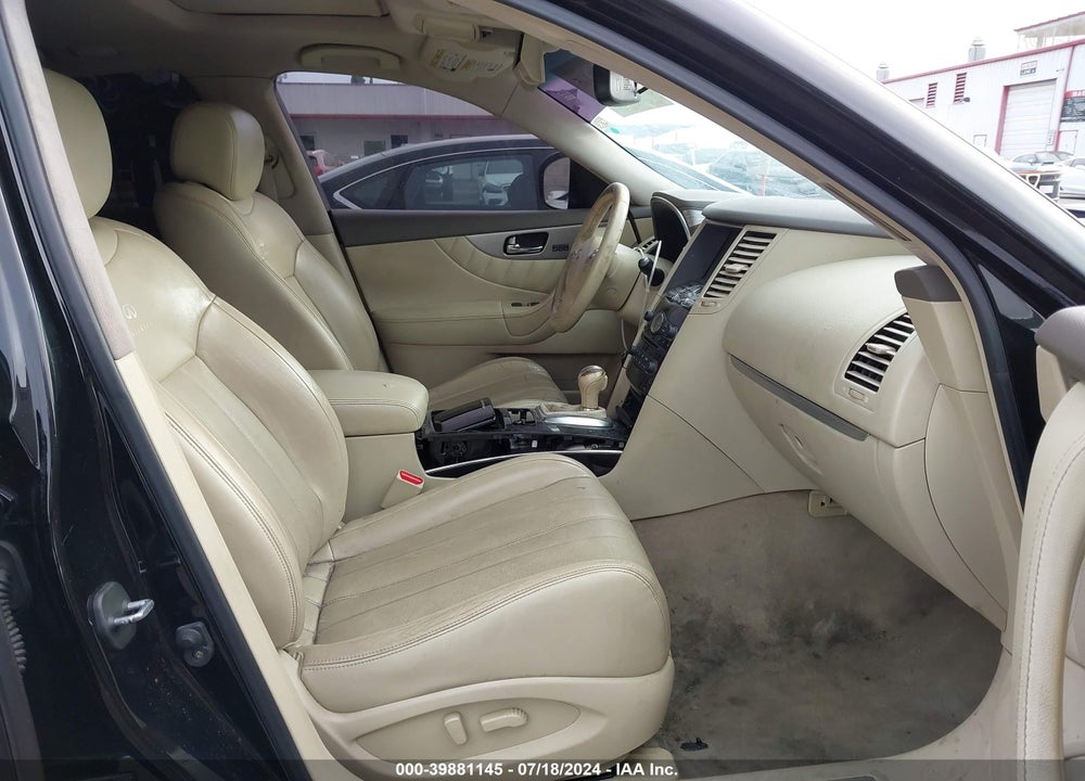 2014 INFINITI QX70 VIN: JN8CS1MU1EM450092
