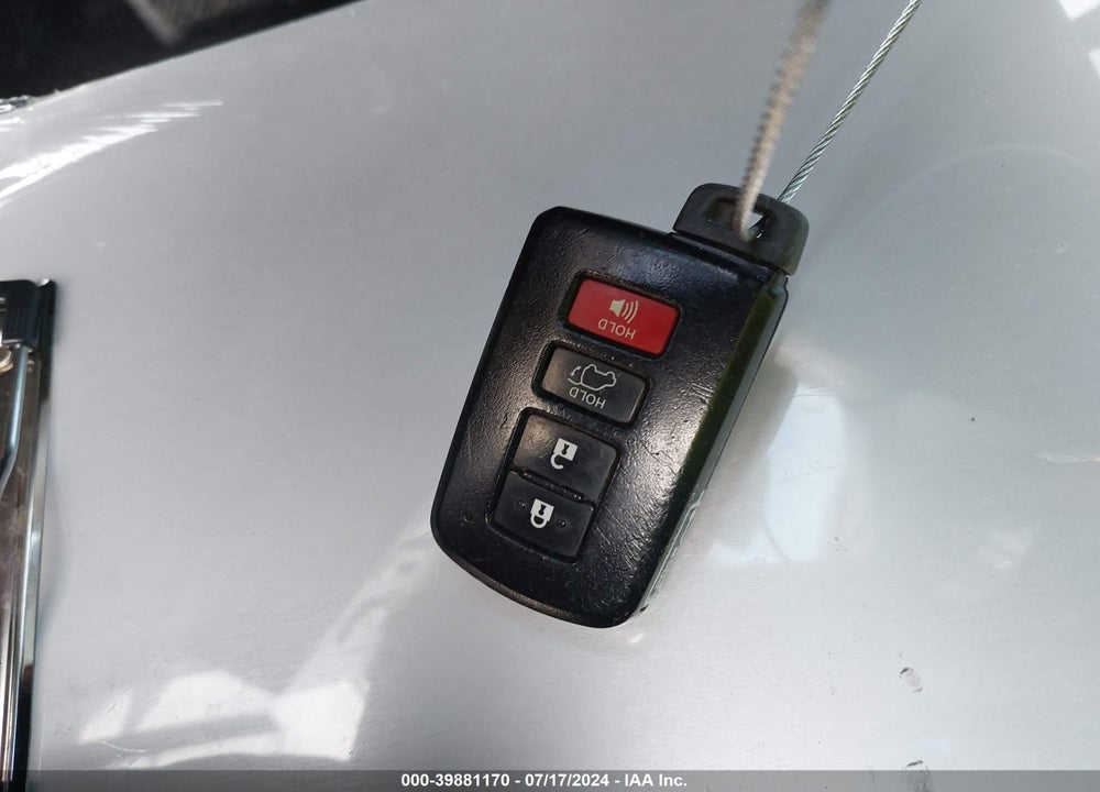 2018 TOYOTA RAV4 XLE VIN: JTMWFREV7JJ152905