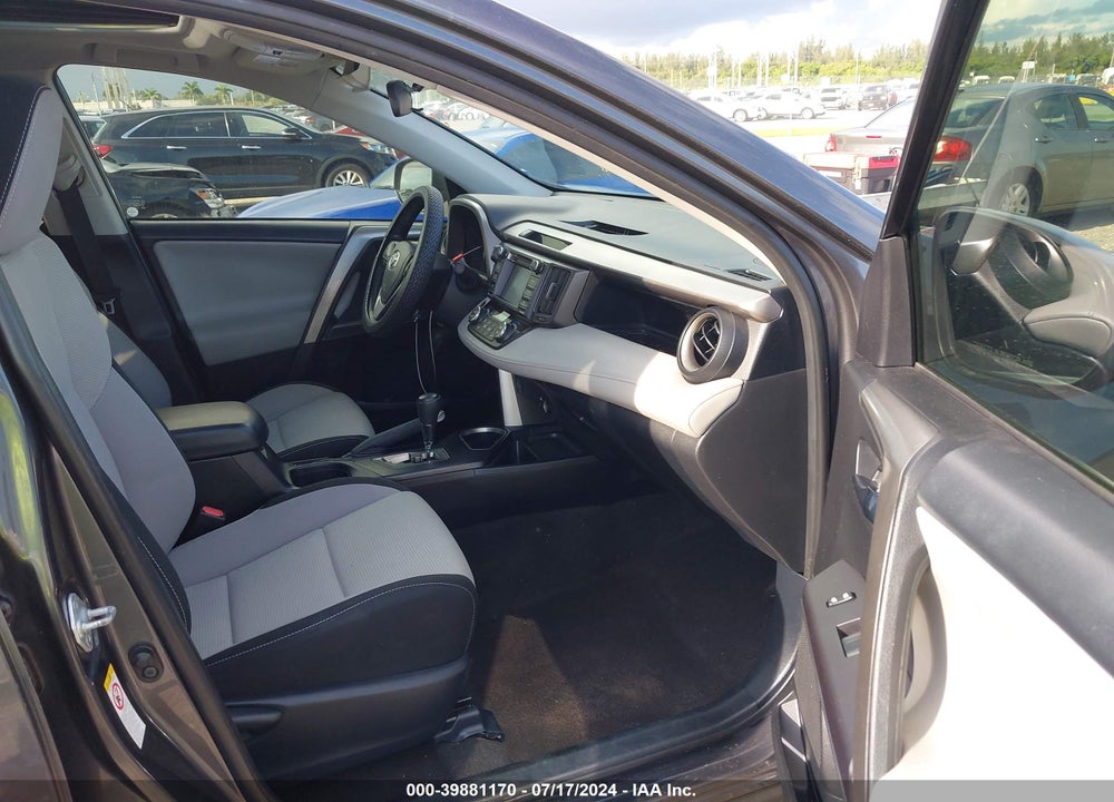 2018 TOYOTA RAV4 XLE VIN: JTMWFREV7JJ152905