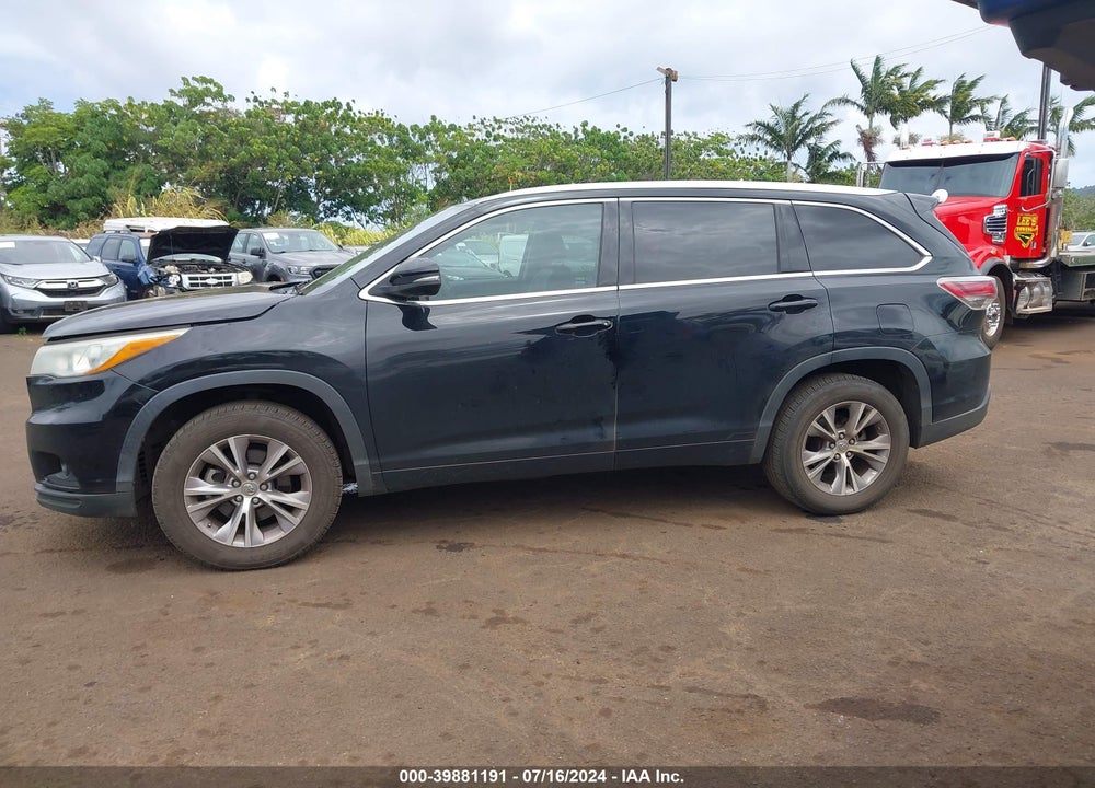 2015 TOYOTA HIGHLANDER XLE V6 VIN: 5TDKKRFH4FS111211