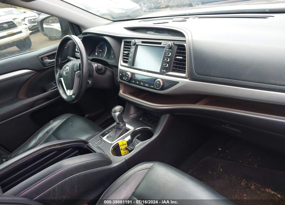 2015 TOYOTA HIGHLANDER XLE V6 VIN: 5TDKKRFH4FS111211