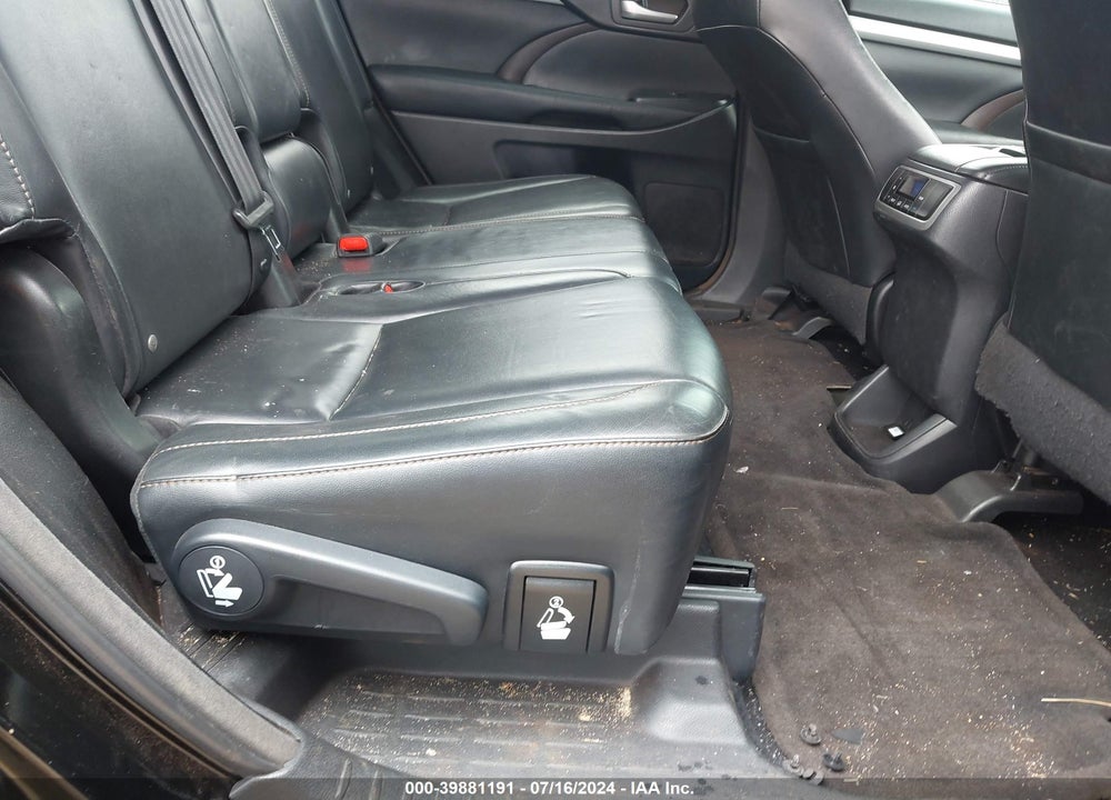 2015 TOYOTA HIGHLANDER XLE V6 VIN: 5TDKKRFH4FS111211