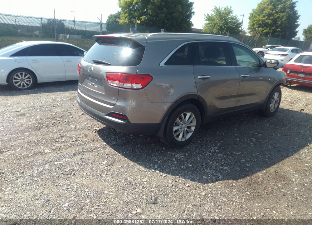 2016 KIA SORENTO 3.3L LX VIN: 5XYPGDA57GG178424