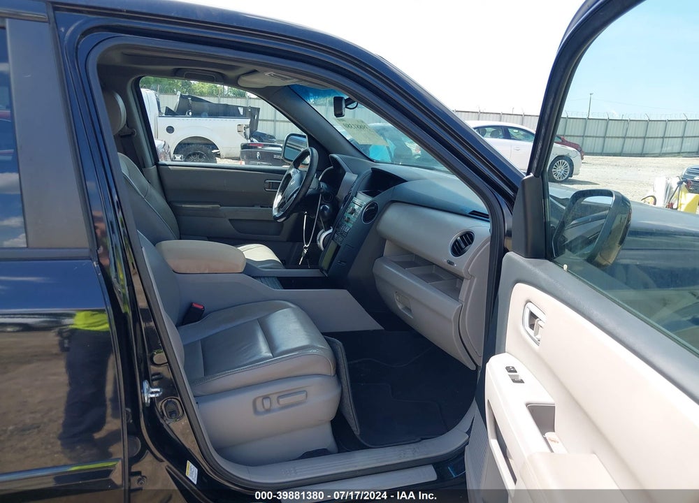 2011 HONDA PILOT EX-L VIN: 5FNYF3H50BB031594