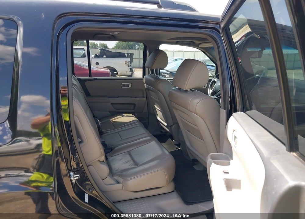2011 HONDA PILOT EX-L VIN: 5FNYF3H50BB031594