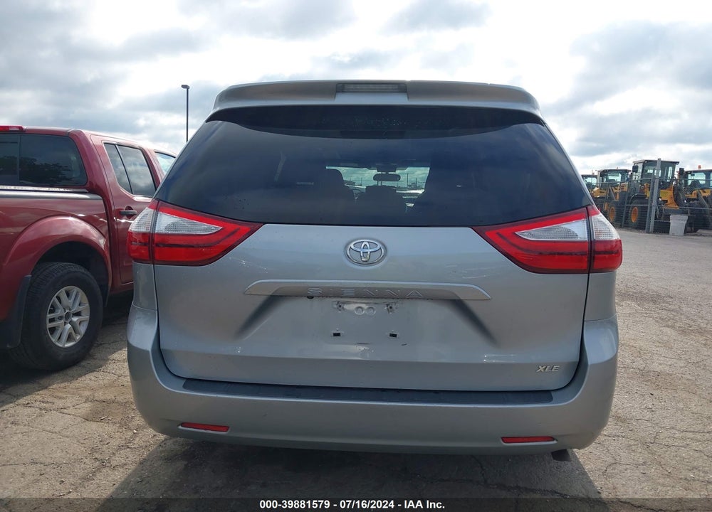 2015 TOYOTA SIENNA XLE 8 PASSENGER VIN: 5TDYK3DC9FS604199