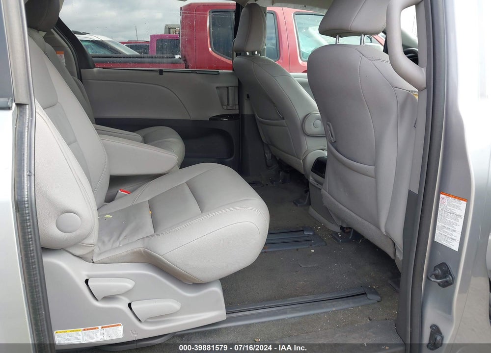2015 TOYOTA SIENNA XLE 8 PASSENGER VIN: 5TDYK3DC9FS604199