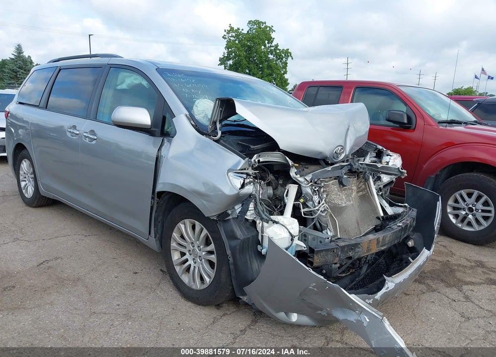 2015 TOYOTA SIENNA XLE 8 PASSENGER VIN: 5TDYK3DC9FS604199