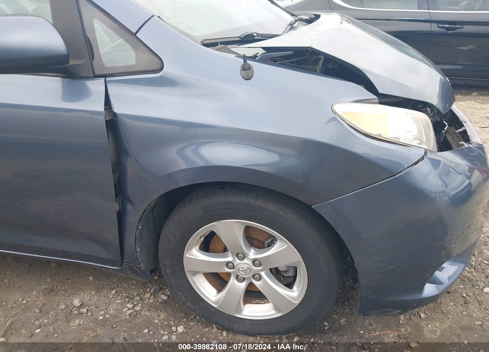 2013 TOYOTA SIENNA LE V6 8 PASSENGER VIN: 5TDKK3DC6DS376441