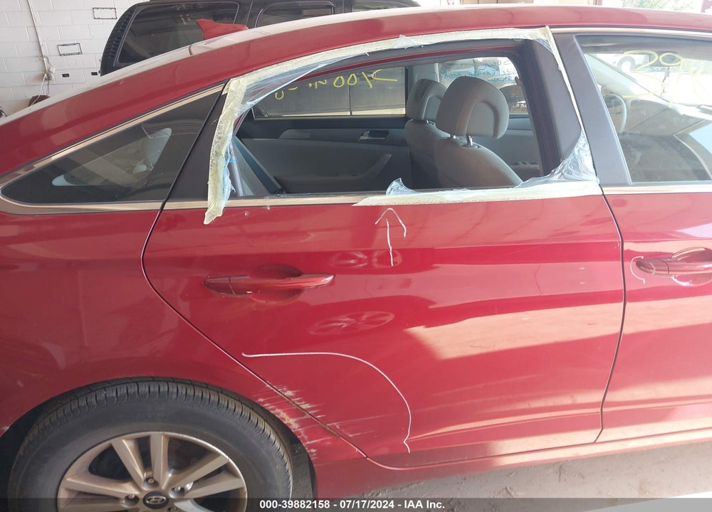 2015 HYUNDAI SONATA SE VIN: 5NPE24AF2FH169121