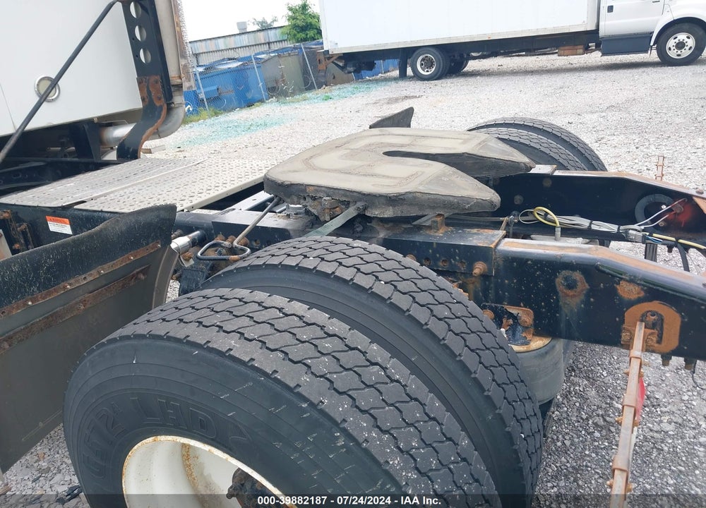 2007 STERLING TRUCK L 8500 VIN: 2FWBAWDJ27AY22910