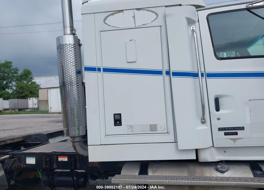 2007 STERLING TRUCK L 8500 VIN: 2FWBAWDJ27AY22910