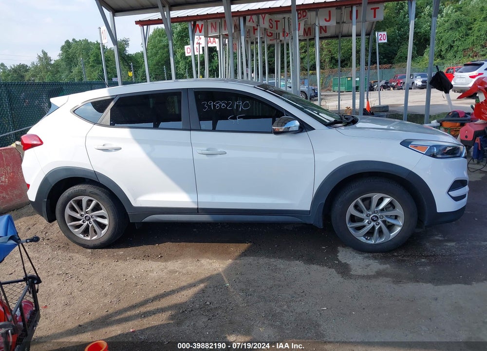2017 HYUNDAI TUCSON SE VIN: KM8J23A46HU276894