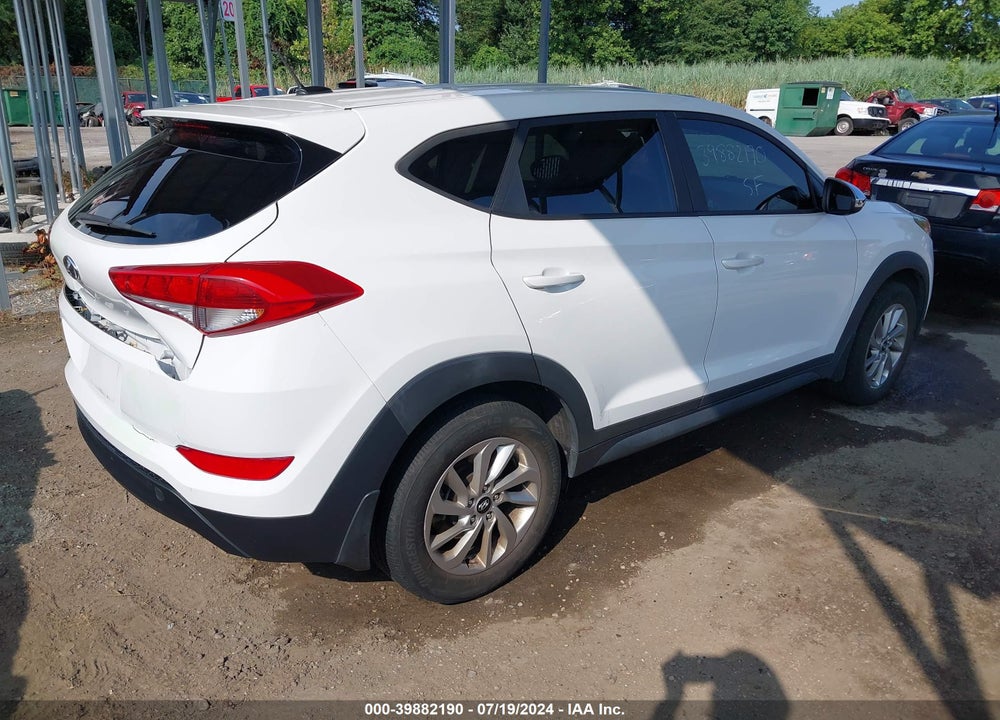 2017 HYUNDAI TUCSON SE VIN: KM8J23A46HU276894
