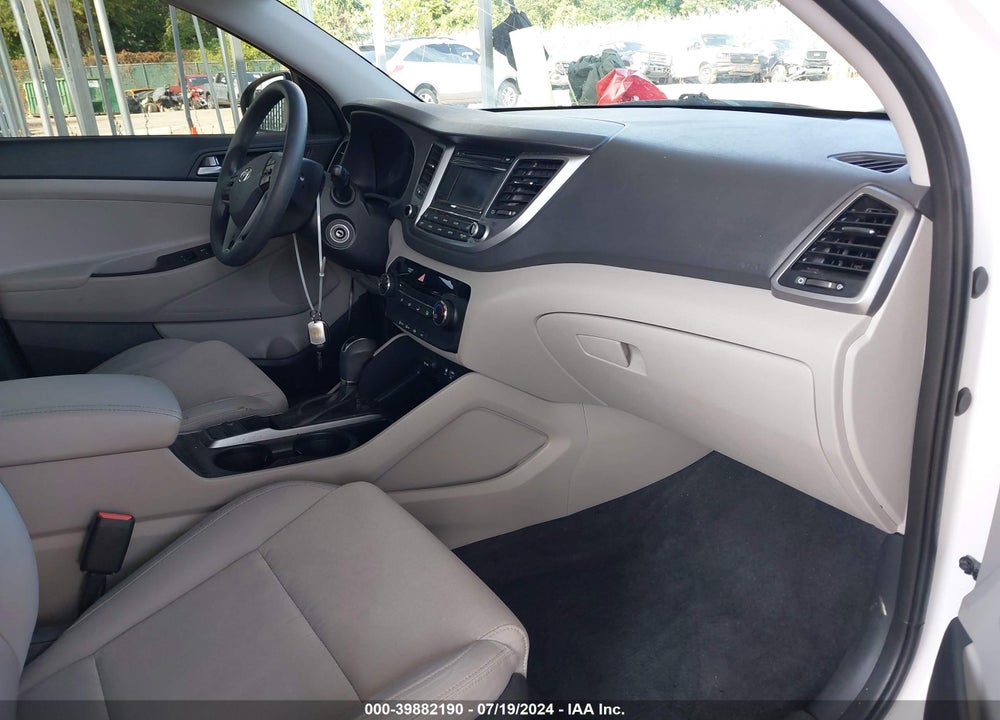 2017 HYUNDAI TUCSON SE VIN: KM8J23A46HU276894