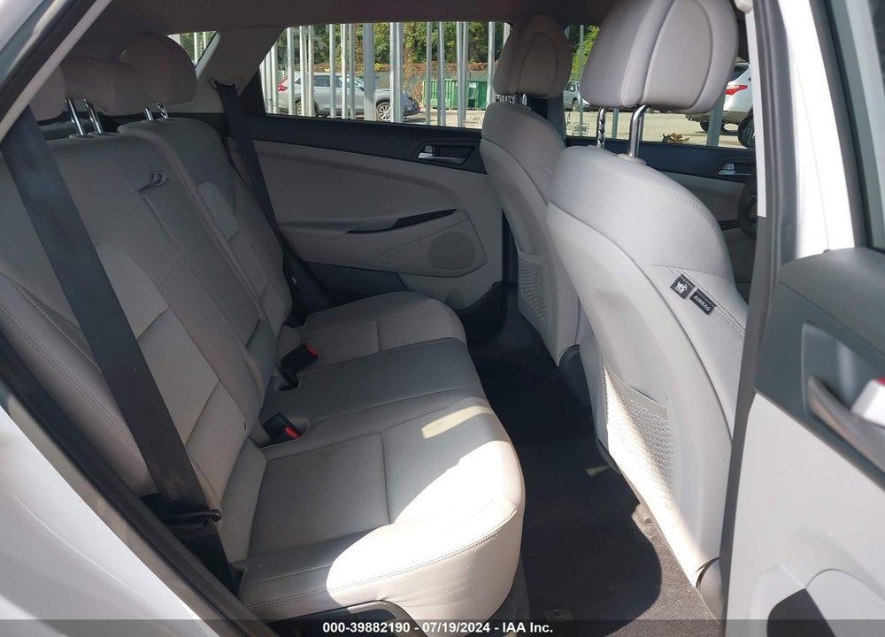 2017 HYUNDAI TUCSON SE VIN: KM8J23A46HU276894