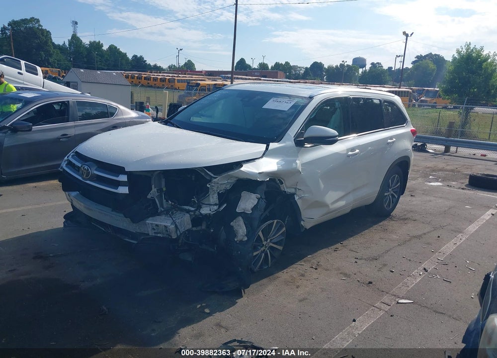 2017 TOYOTA HIGHLANDER XLE VIN: 5TDJZRFH2HS457686