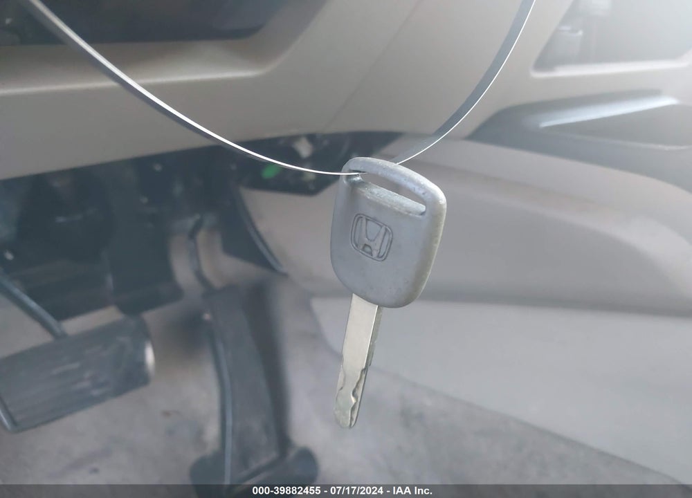 2011 HONDA CIVIC LX VIN: 19XFA1F5XBE025305