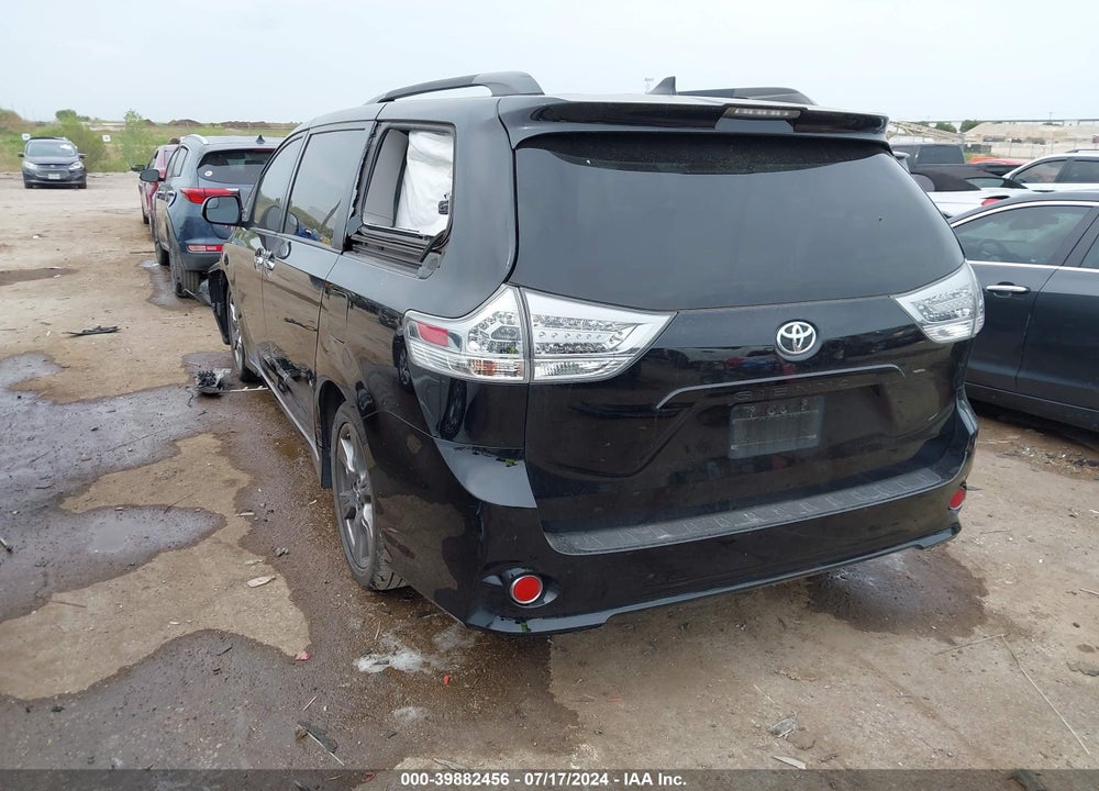 2018 TOYOTA SIENNA SE 8 PASSENGER VIN: 5TDXZ3DC5JS915399