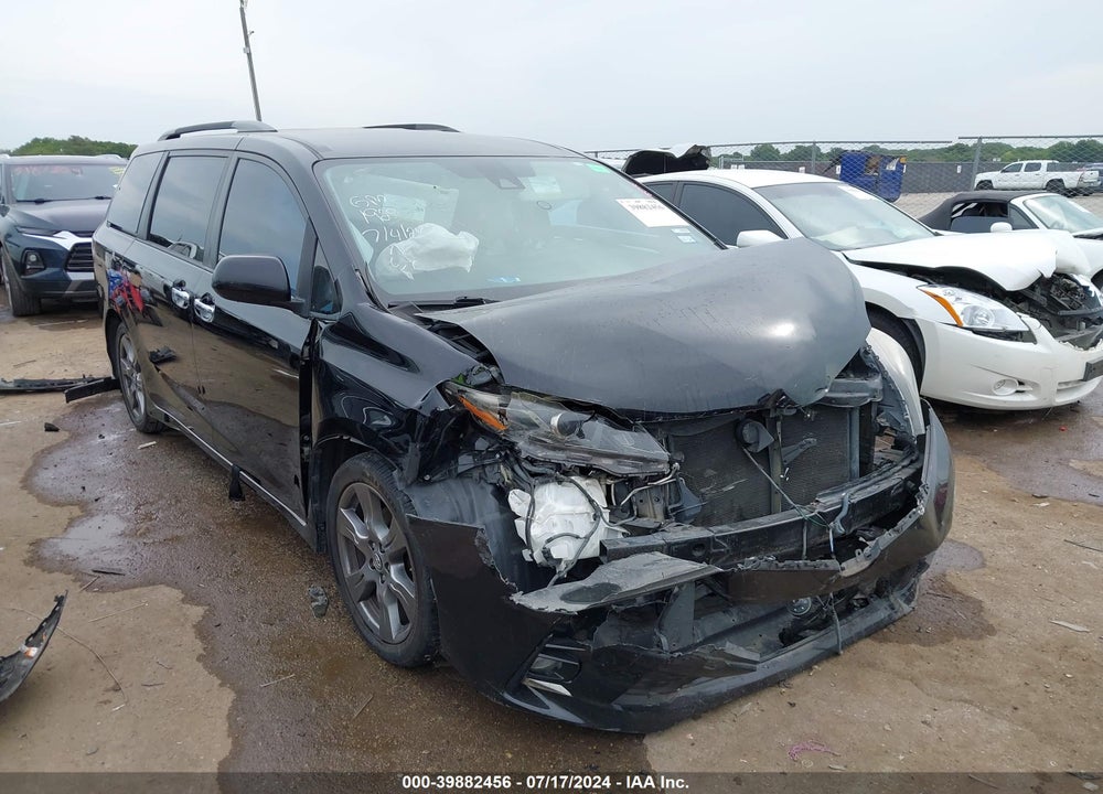 2018 TOYOTA SIENNA SE 8 PASSENGER VIN: 5TDXZ3DC5JS915399
