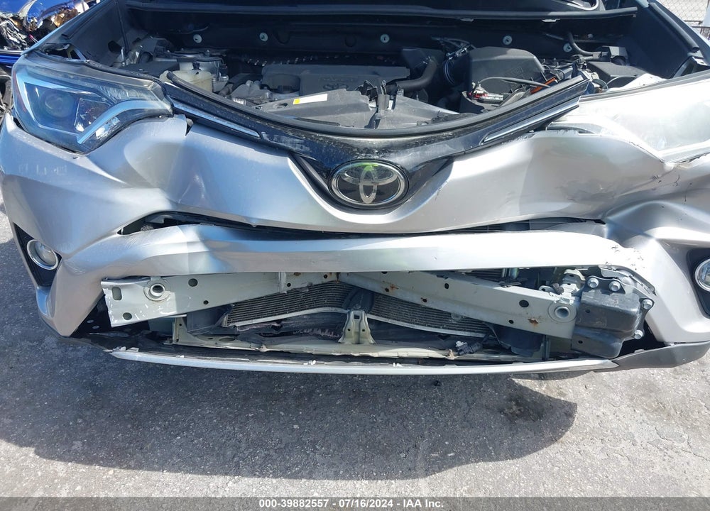 2018 TOYOTA RAV4 XLE VIN: 2T3WFREV2JW481612
