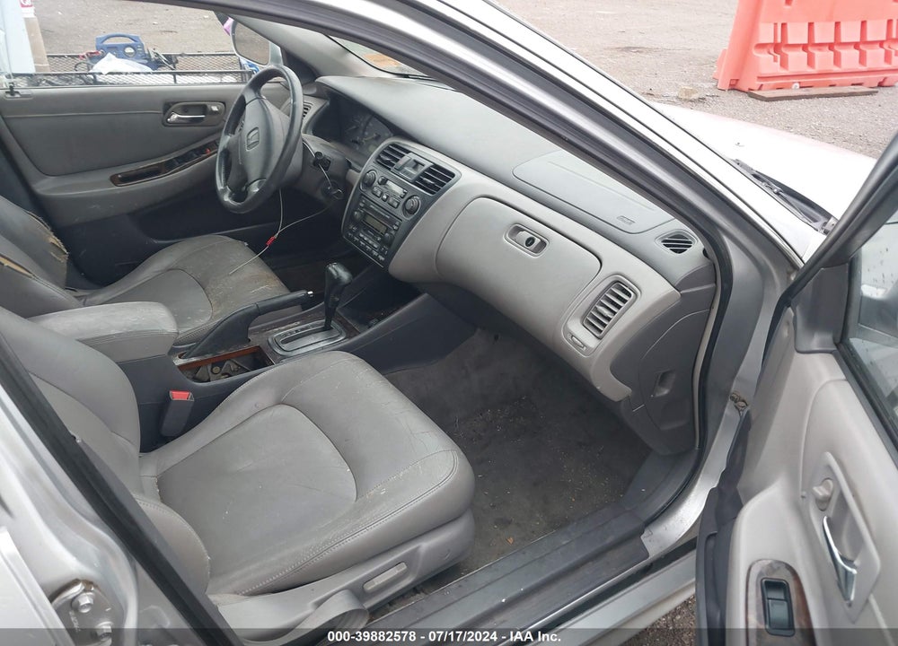 2002 HONDA ACCORD 3.0 EX VIN: 1HGCG16582A028208