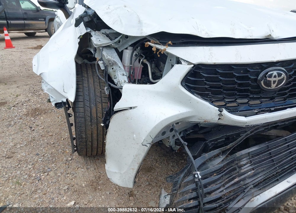 2022 TOYOTA HIGHLANDER XSE VIN: 5TDLZRBH3NS246099