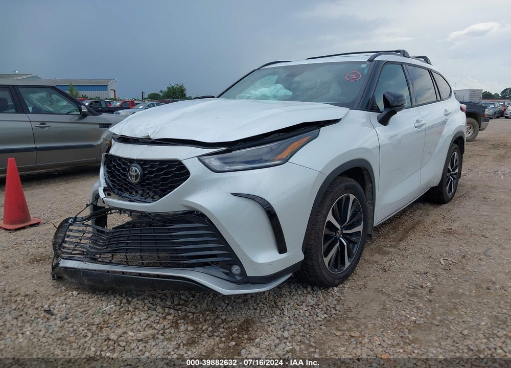 2022 TOYOTA HIGHLANDER XSE VIN: 5TDLZRBH3NS246099