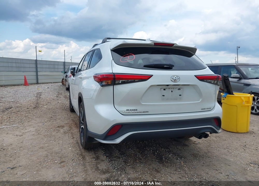 2022 TOYOTA HIGHLANDER XSE VIN: 5TDLZRBH3NS246099