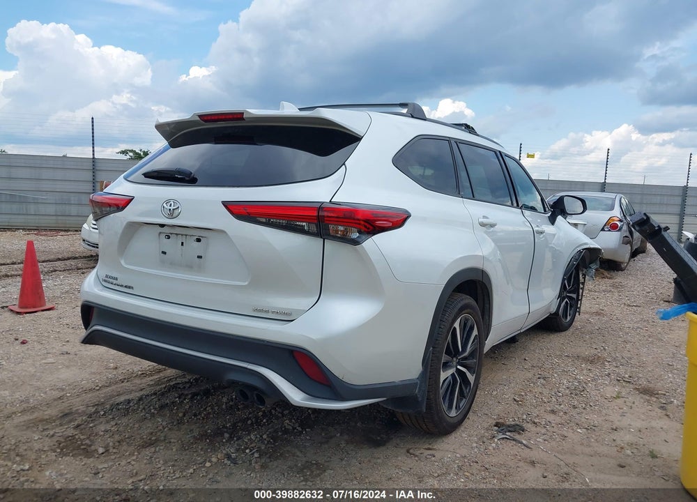 2022 TOYOTA HIGHLANDER XSE VIN: 5TDLZRBH3NS246099