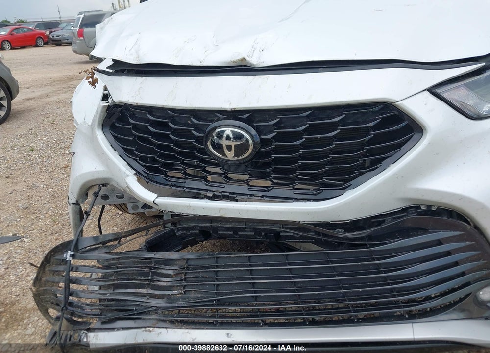 2022 TOYOTA HIGHLANDER XSE VIN: 5TDLZRBH3NS246099